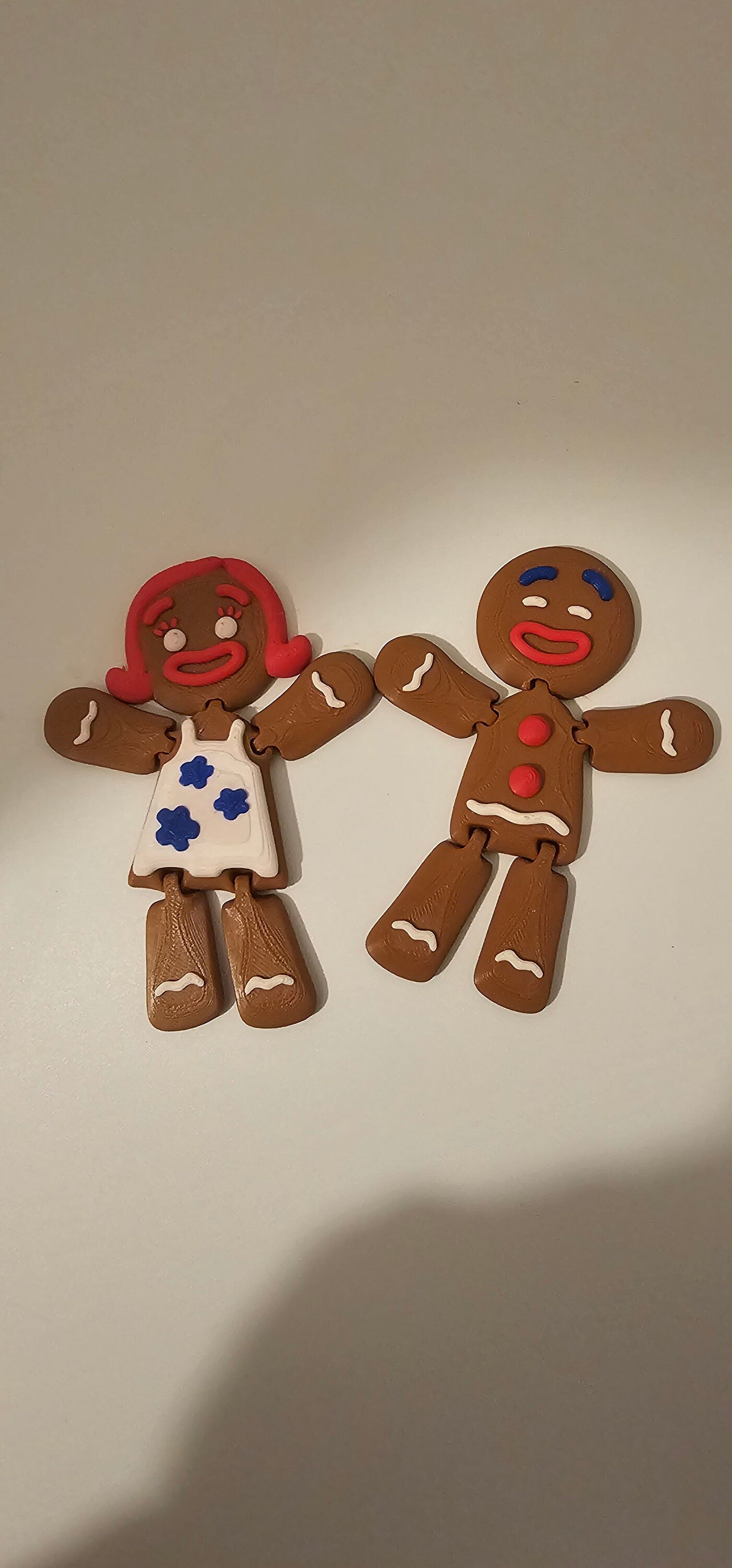 3D Printed Gingerbread Couple Keyrings: Festive Stocking Stuffers