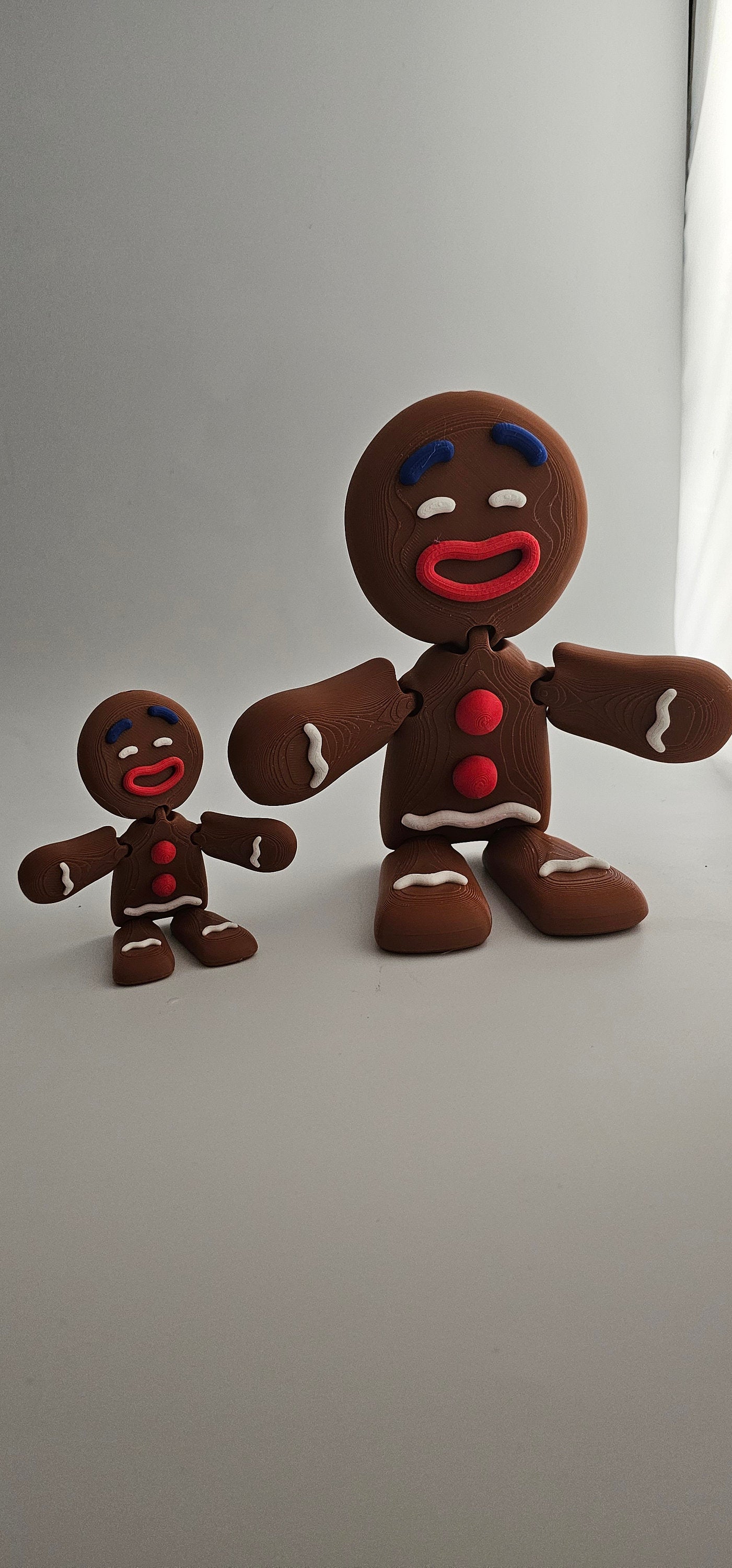 3D Printed Gingerbread Couple Keyrings: Festive Stocking Stuffers
