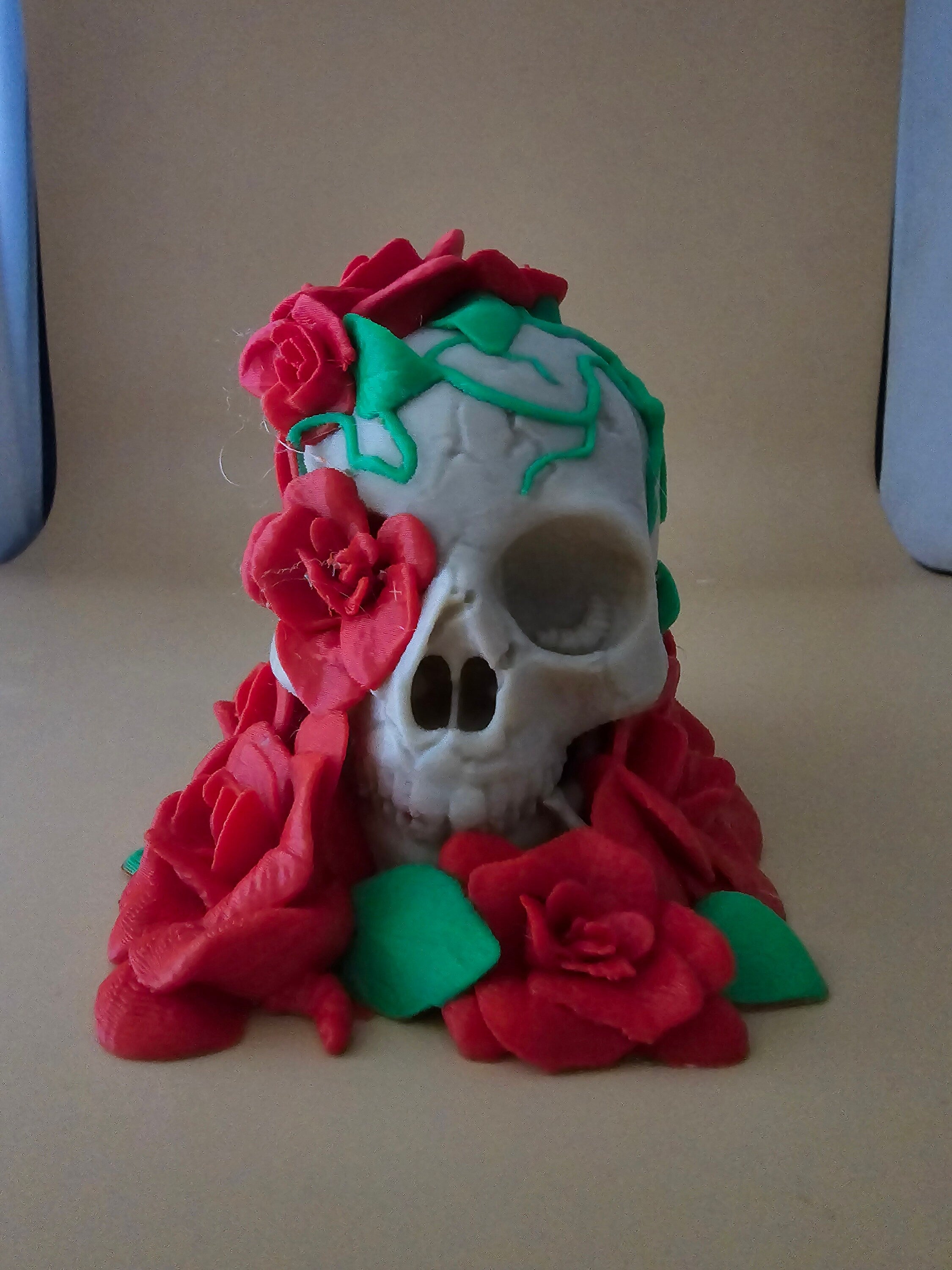 3D printed skull and roses halloween figure 3.5 inch