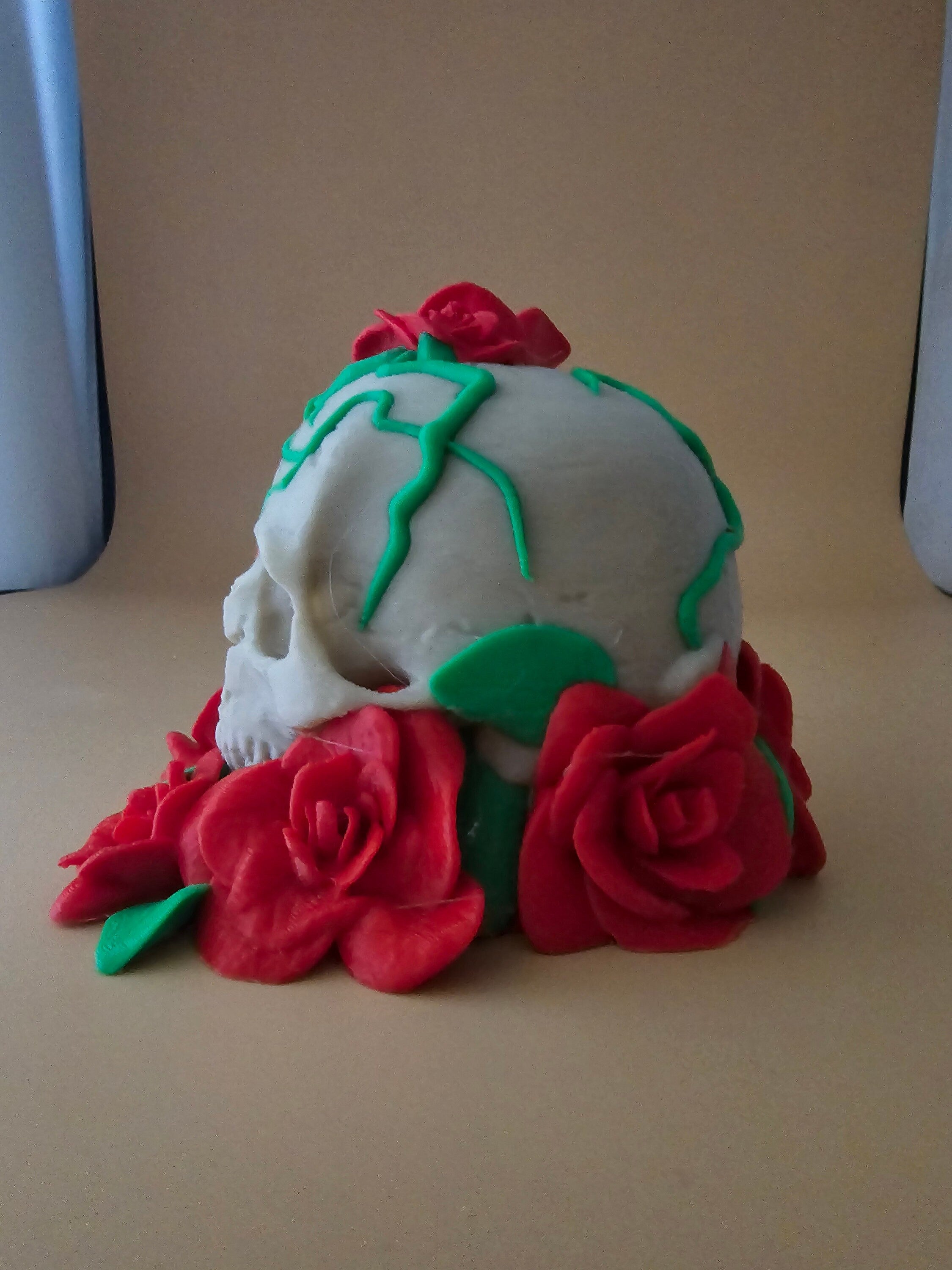 3D printed skull and roses halloween figure 3.5 inch