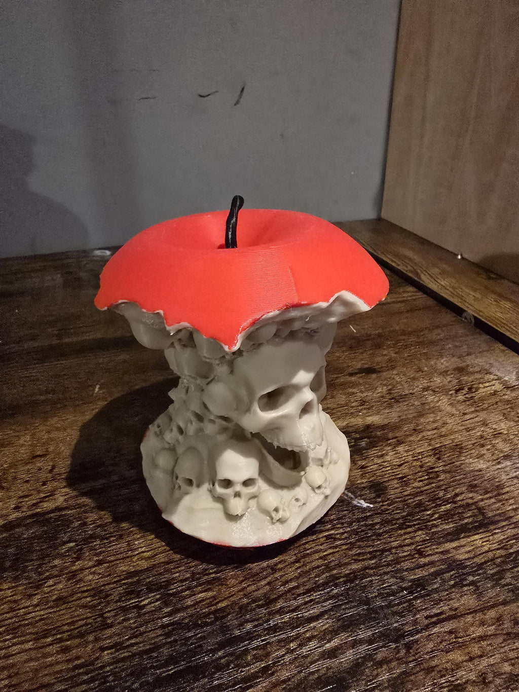 3D Printed Apple with Skulls