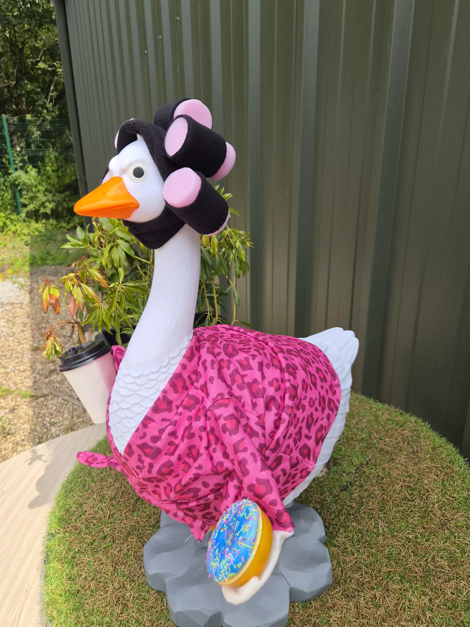 24inch porch goose with changeable heads