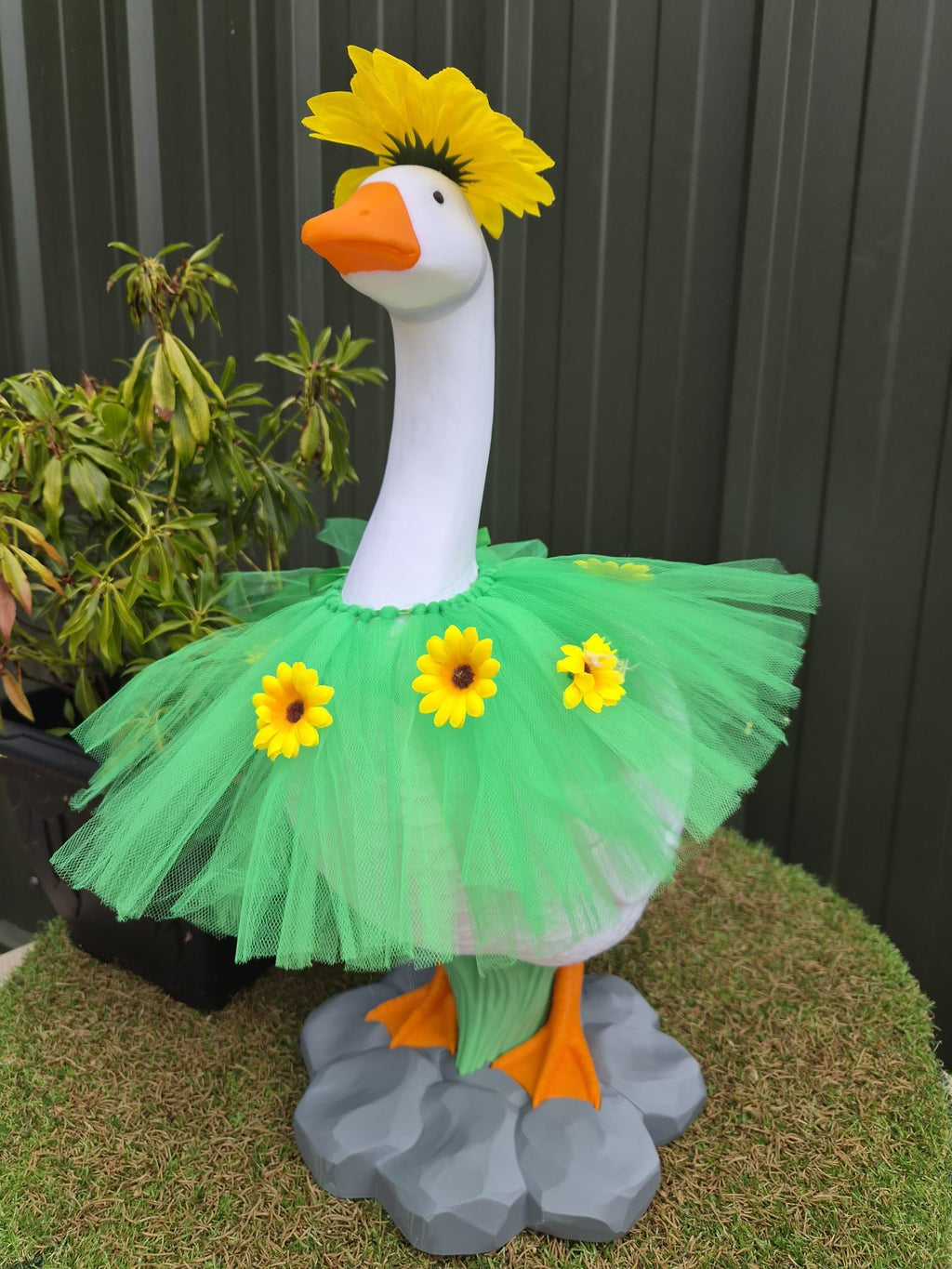 24inch porch goose with changeable heads