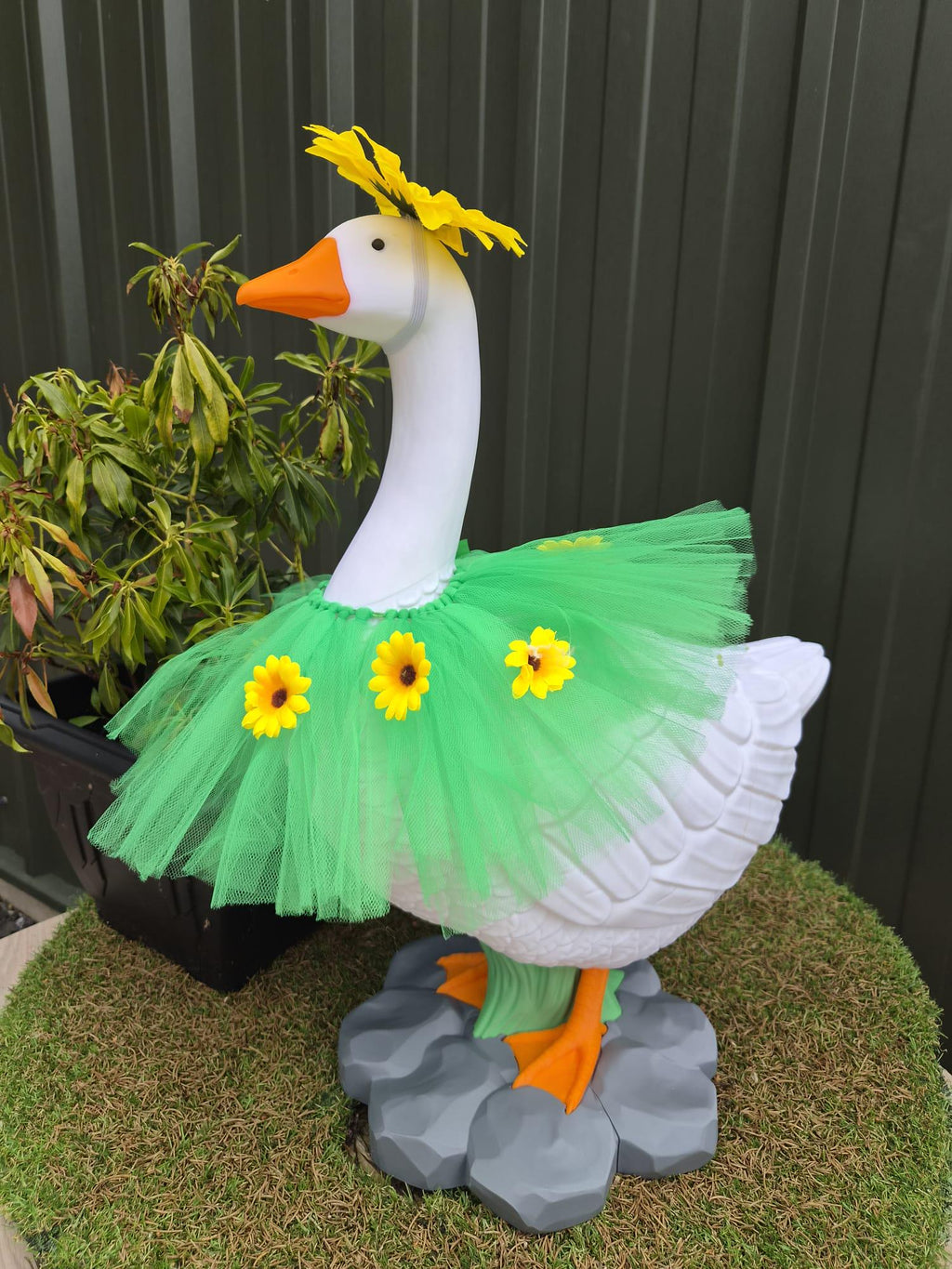 24inch porch goose with changeable heads